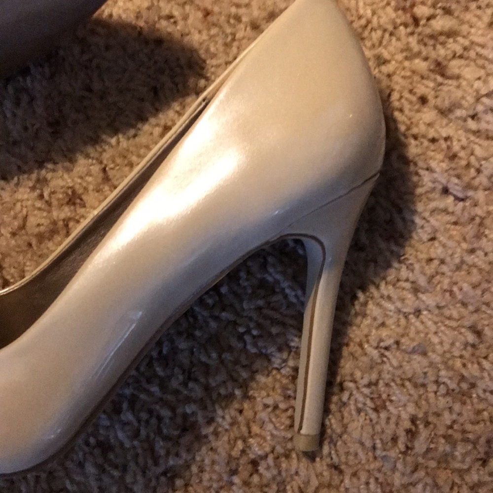 Forever 4 inches Champagne Taupe Patent Leather Heels - Picture 3 of 8